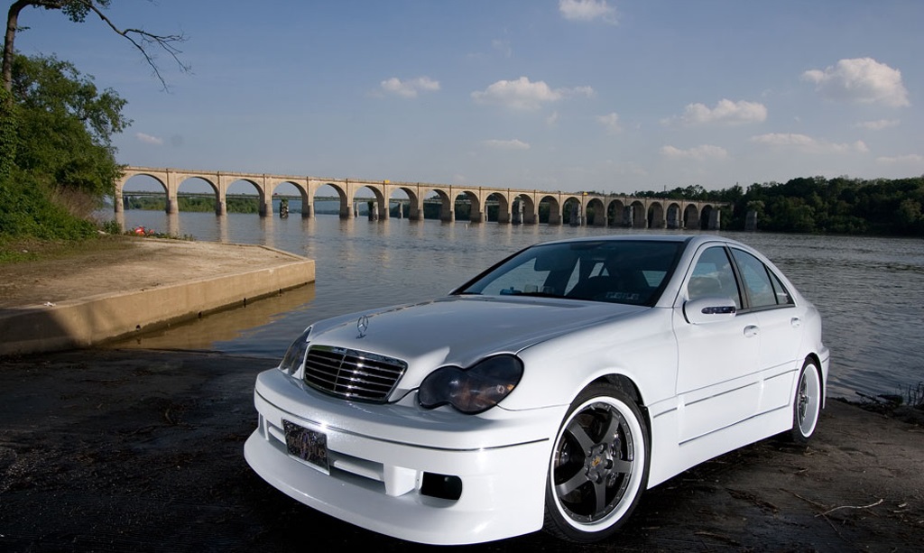 White Mercedes W203 Black Rims Ozzy Tyres